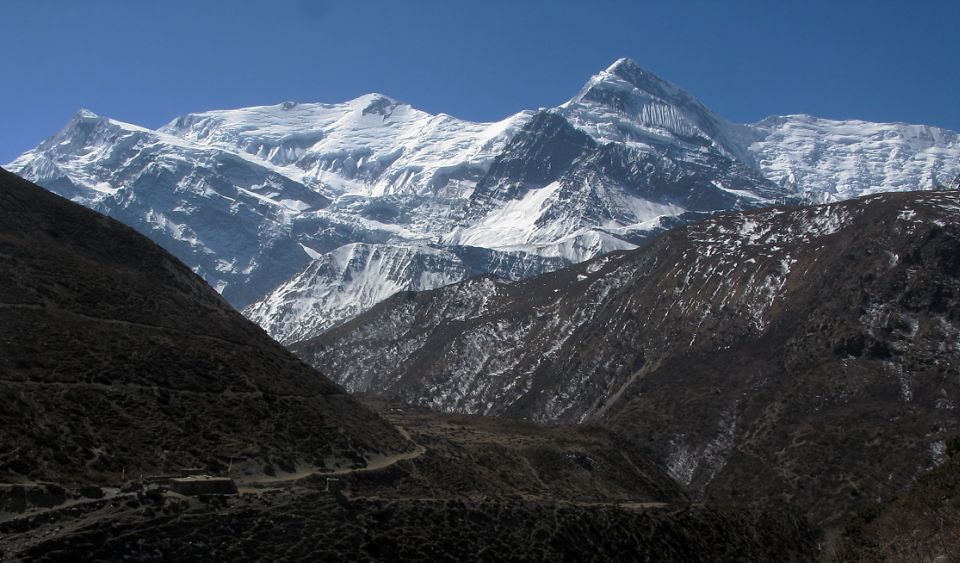 Annapurna III and Gangapurna on ascent to Thorong La