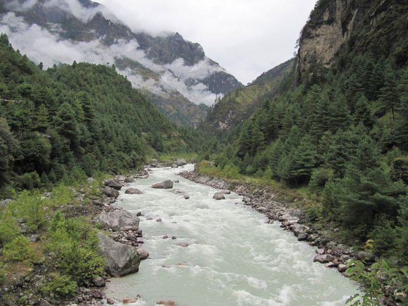 Dudh Khosi on the descent from Lukla