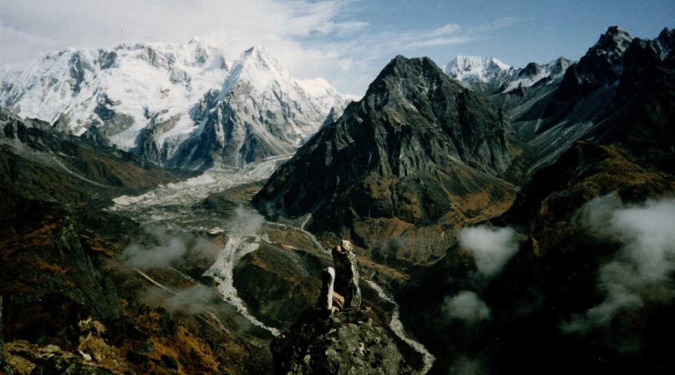 Yalung Glacier and Mounts Kabru, Ratong and Koktang on ascent to Sinian La