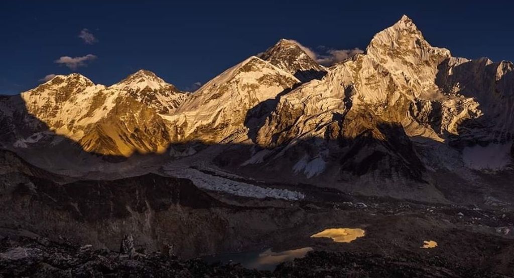 Lho La, Khumbutse, Changtse, Everest ( 8850m ) and Nuptse ( 7861m ) from Kallar Pattar