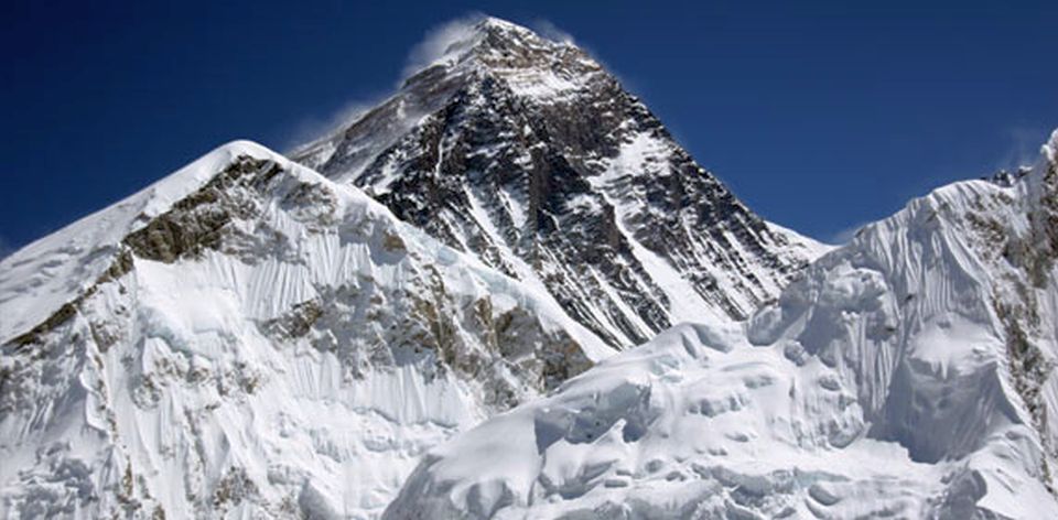 Mount Everest from Kallar Pattar