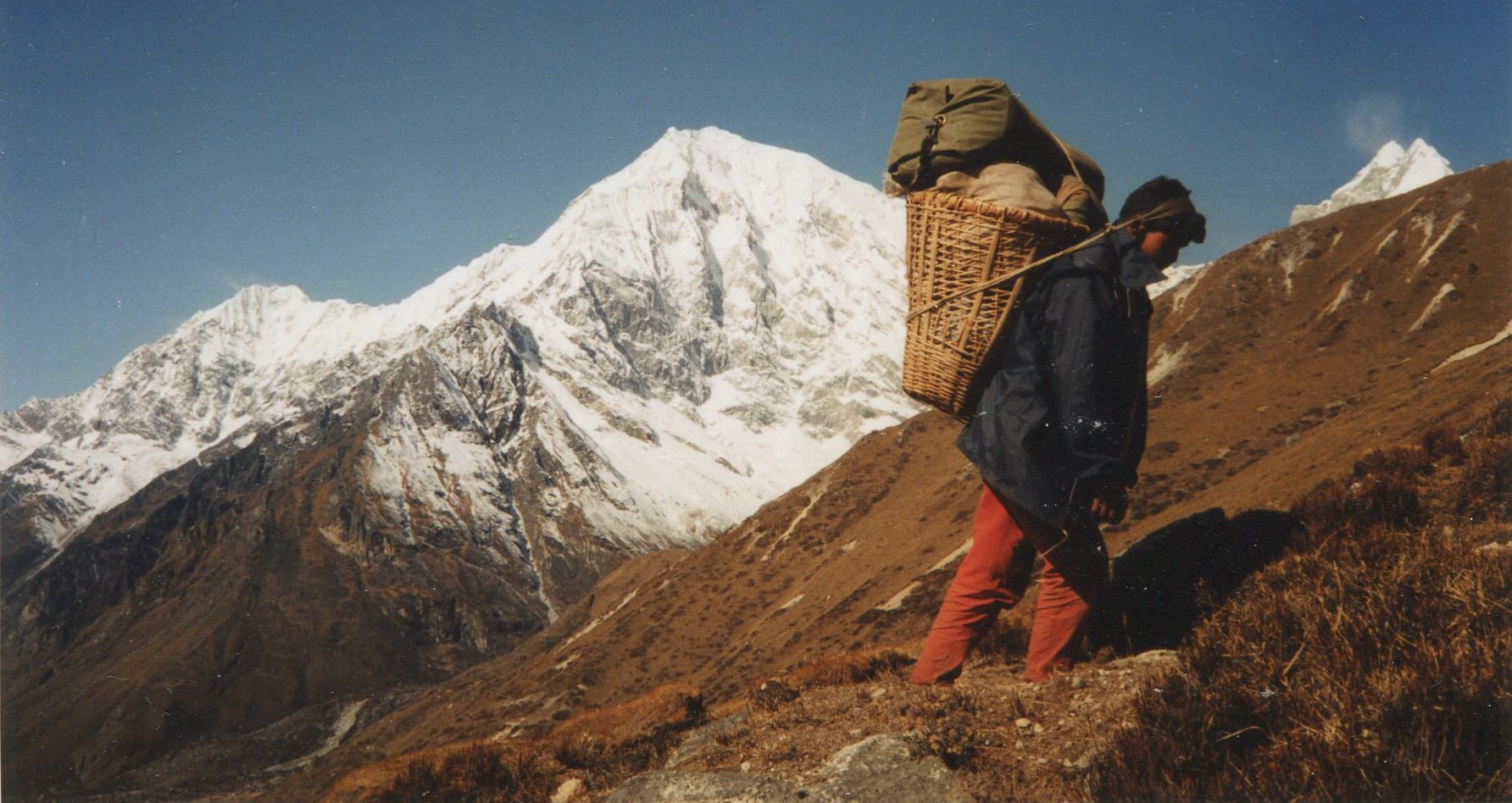 Langtang Lirung on the ascent to Yala