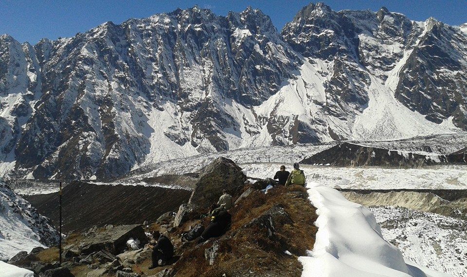 Himalayan Peaks on ascent to Larkya La