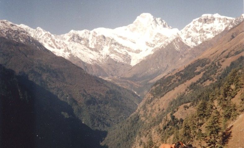 Chuling Valley and Himalchuli on the descent from Rupina La