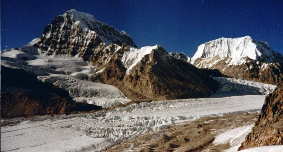 Mt.Trakargo ( 6782m ) and Menlungtse ( 7181m ) above the Drolamboa Glacier on route to Trashe Labtse