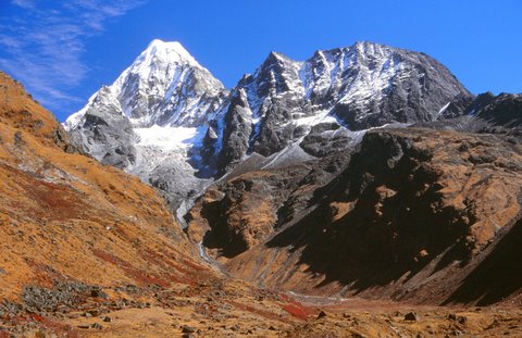 Snow peaks above the Nupenobug Khola Valley