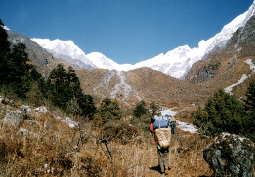 Approach to Gyajo in Upper Likhu Valley