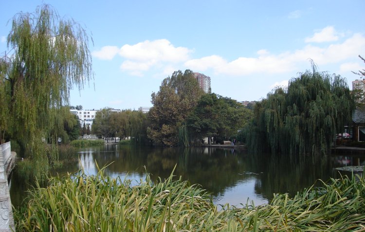 Green Lakes Park in Kunming