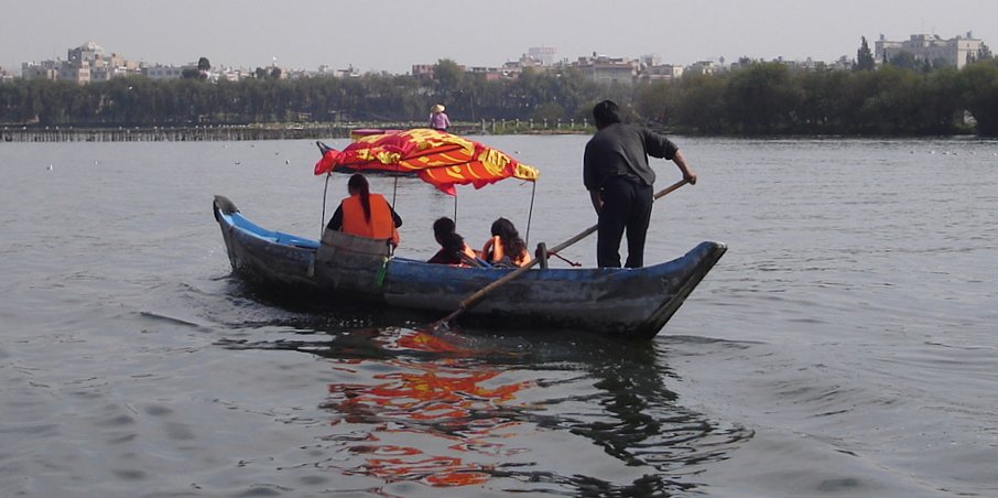 Boat on Dian Chi ( Lake Dian )