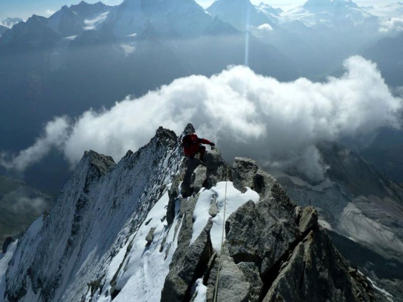 Ascent of the East Ridge ( normal route ) of the Weisshorn