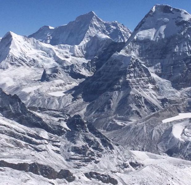 Mount Makalu and Mount Everest