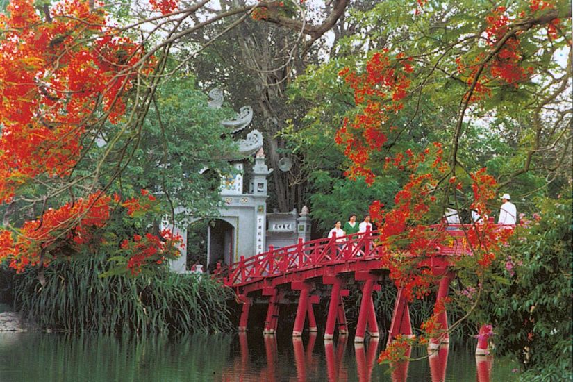 Jade Mountain Temple ( Ngoc Son ) in Sword Lake ( Ho Hoan Kiem )