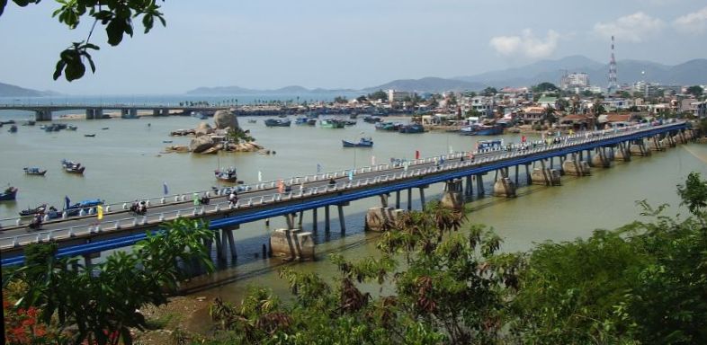 Xom Bong Bridge over the Cai River in Nha Trang