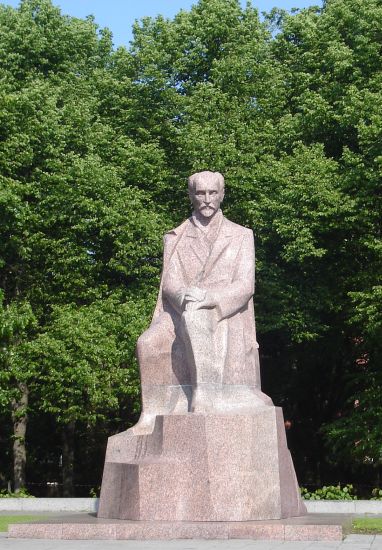 Statue in The Esplanade in Riga