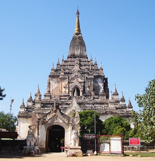 Gawdawpalin Pahto in Old Bagan in central Myanmar / Burma