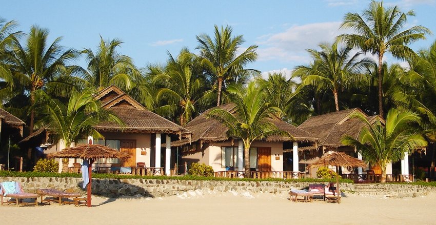 Resort Bungalows on Ngapali Beach on the Bay of Bengal on the western coast of Myanmar / Burma