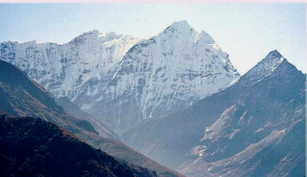 Kusum Kanguru above Dudh Khosi Valley