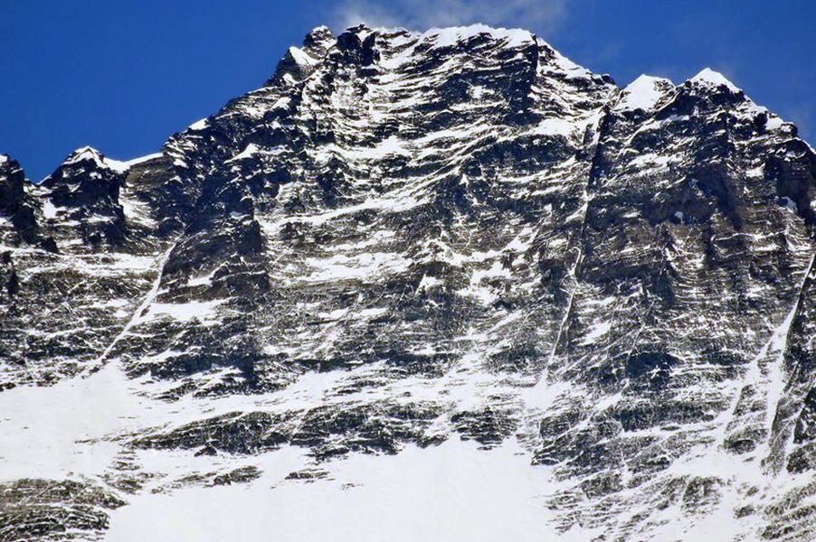 Lhotse ( 8516m ) above the Western Cwym