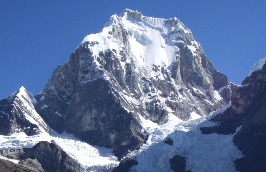 Yerupaja ( 6635 metres ) - second highest mountain in Peru and the highest in the Cordillera Huayhuash