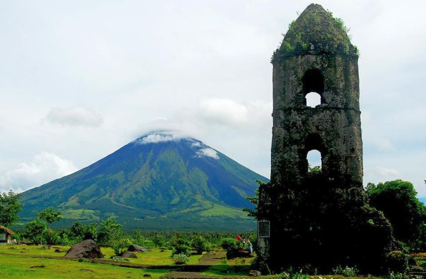 Cagsawa Church and Mayon Volcano