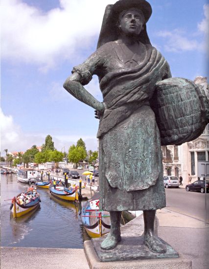 Statue in Aveiro in Portugal