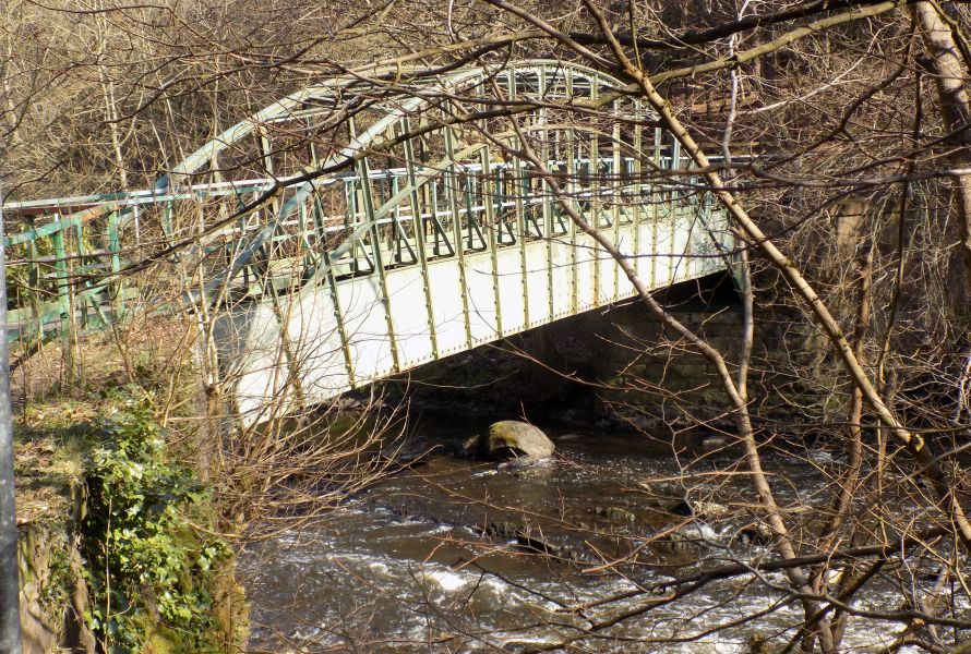 Bridge over Almond River in Almondell Country Park