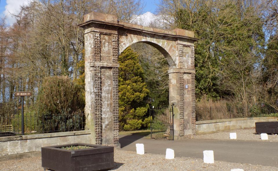 Arch at South entrance to Almondell Country Park