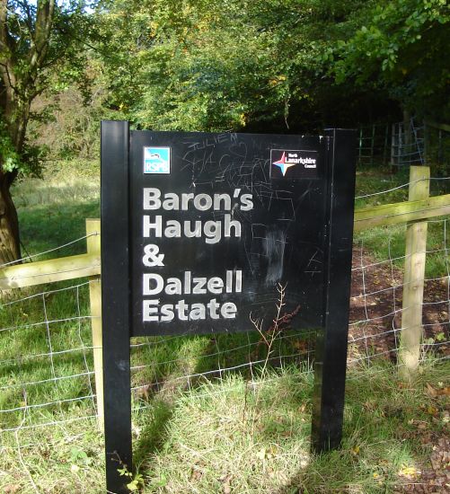 Signpost at Baron's Haugh & Dalzell Estate