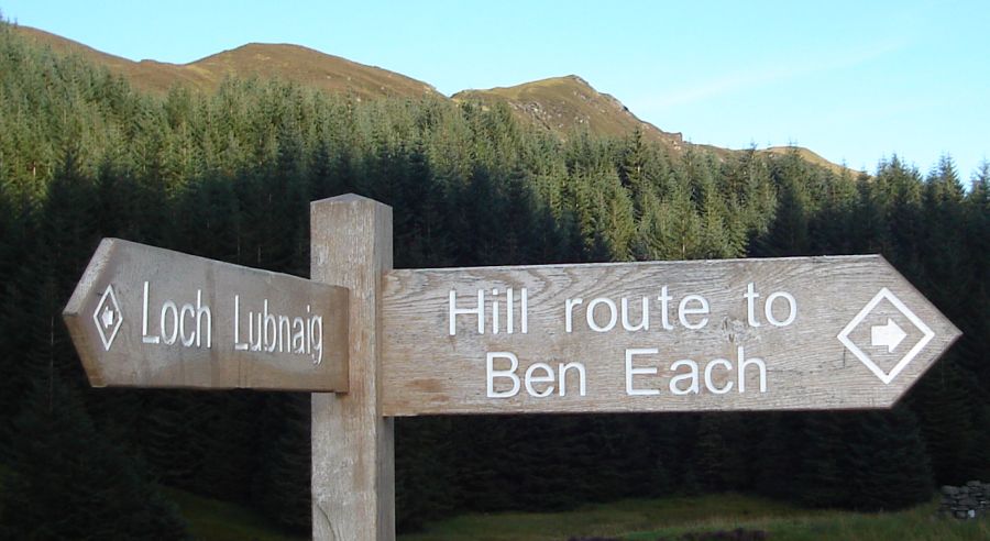 Signpost on Right of Way through Glen Ample for path to Beinn Each
