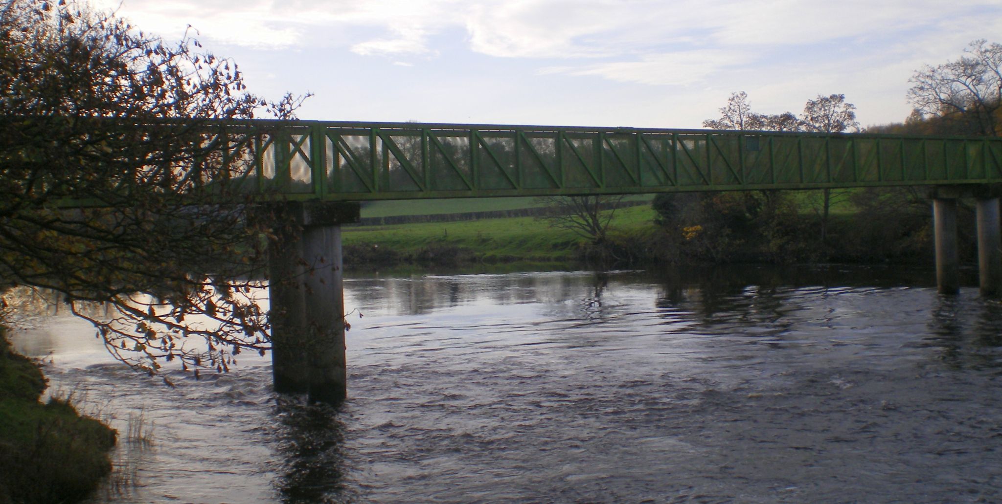 Footridge over the River Clyde near Uddingston