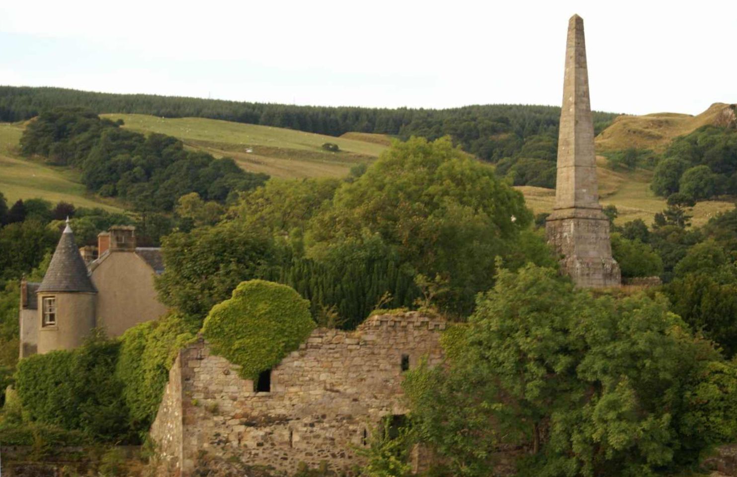 Dunglass Castle & Bell Obelisk on the River Clyde at Bowling