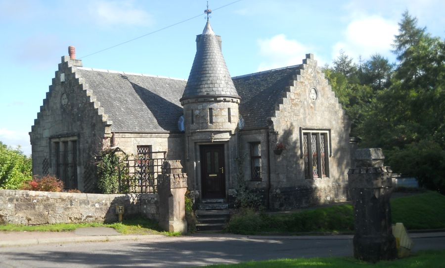 Gatehouse at the entrance to Calderglen Country Park