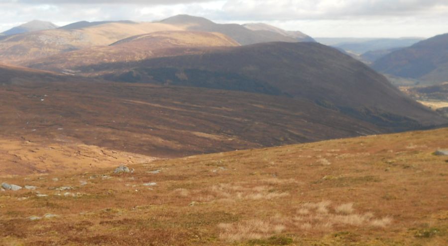 Sron a'Choire Chnapanich ( 837m, 2746ft ) above Loch an Daimh from Stuchd an Lochain