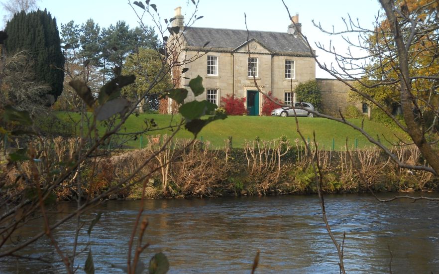 "Clydevale" Villa above the River Clyde at Crossford Village