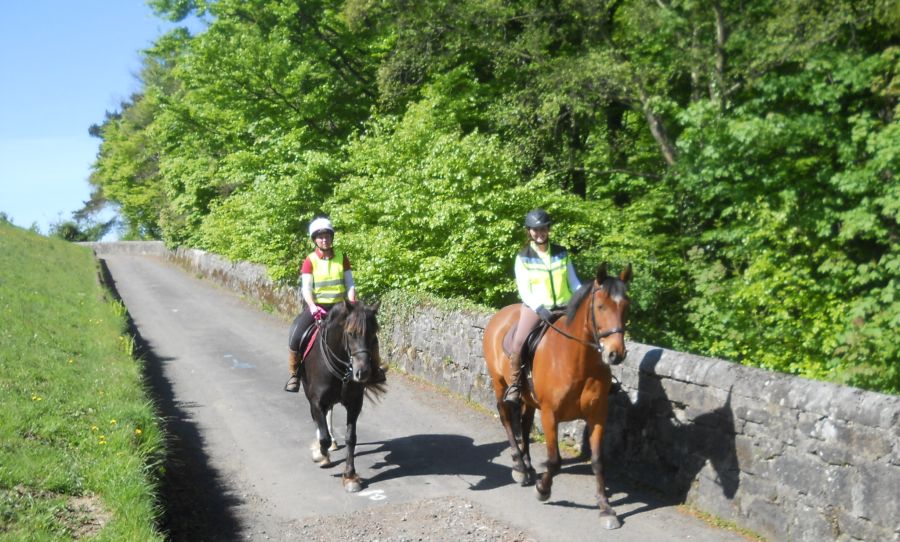 Horse-riders in Dams to Darnley Country Park