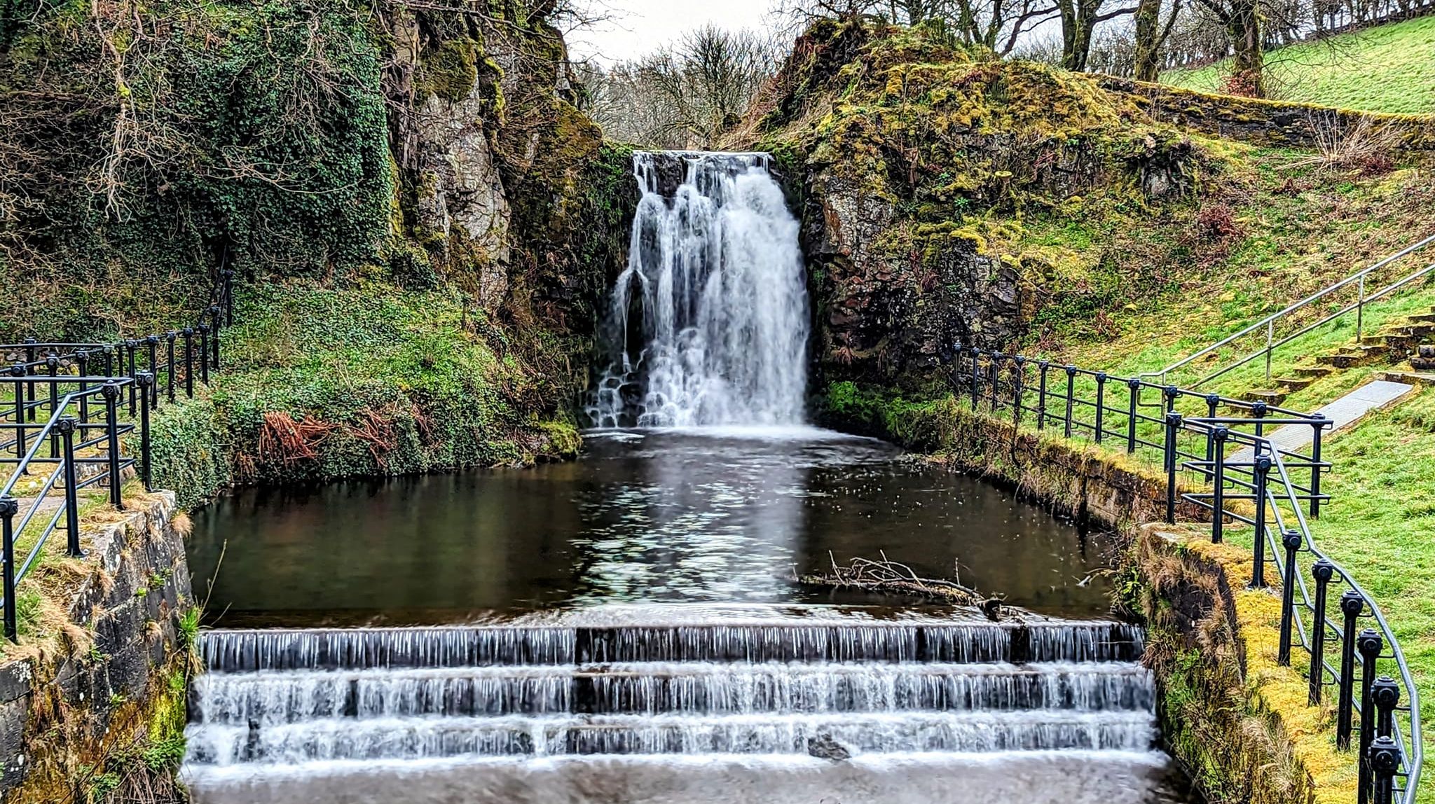 Waterfall in Dams to Darnley Country Park