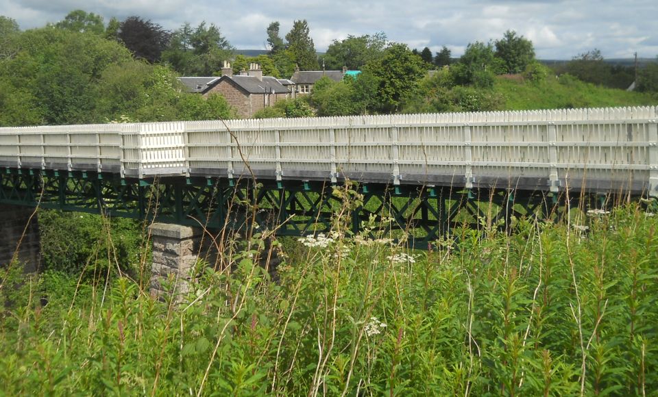 Footbridge over railway line to Ashfield village