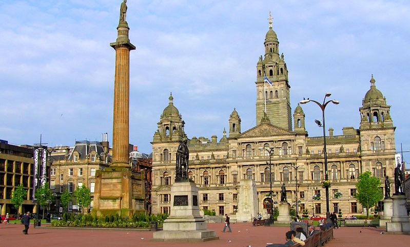 Scott Monument and City Chambers in George Square in Glasgow city centre