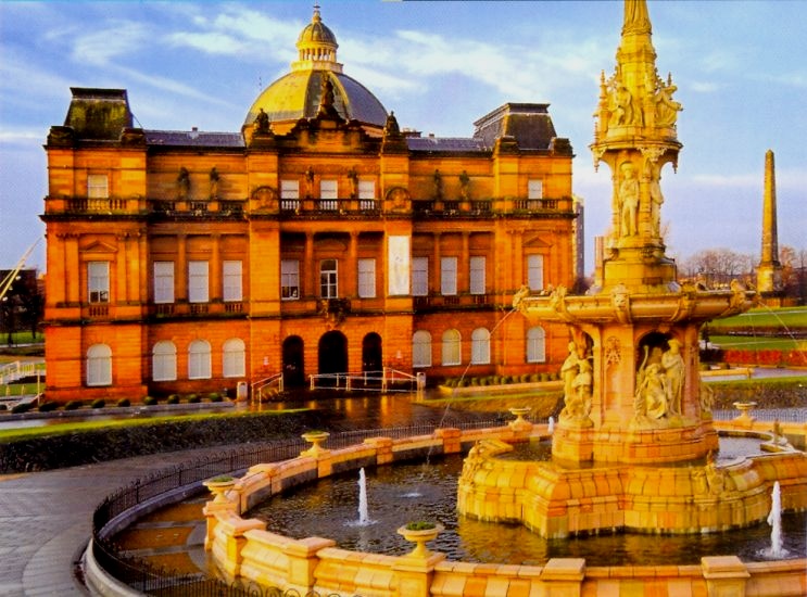 Doulton Fountain in front of the People's Palace in Glasgow Green