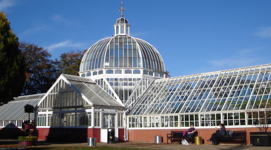 Glasshouse in Queen's Park at Battlefield