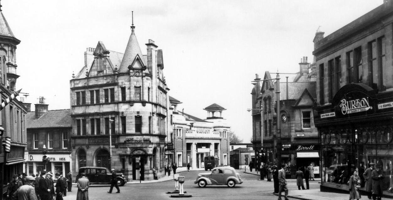 Old photo of the Old Cross in town centre of Hamilton