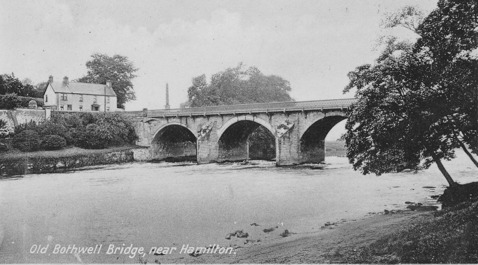 Old photo of Bothwell Bridge over the River Clyde