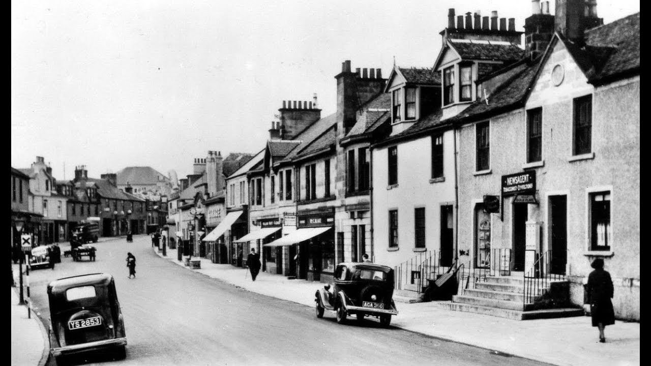 Old photo of town centre of Strathaven