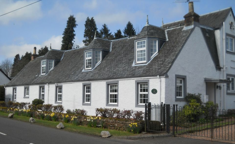 Cottages in Cauldhame
