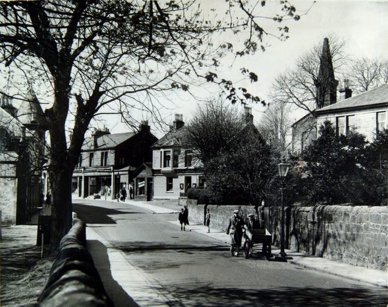 Old photo of Station Road in Milngavie