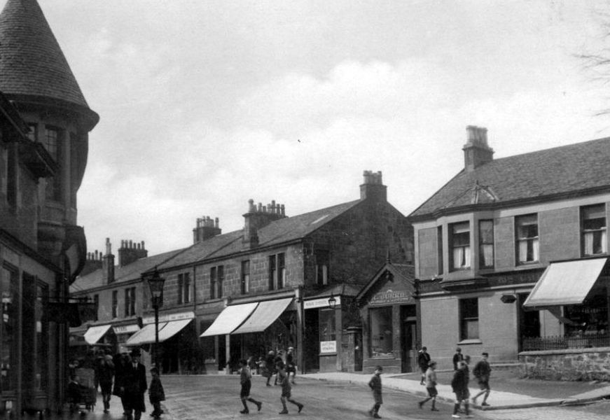 Old photo of Station Road in Milngavie