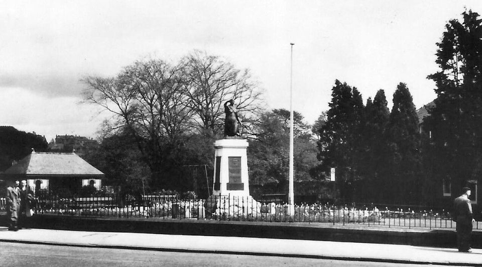 Old photo of War Memorial in Milngavie