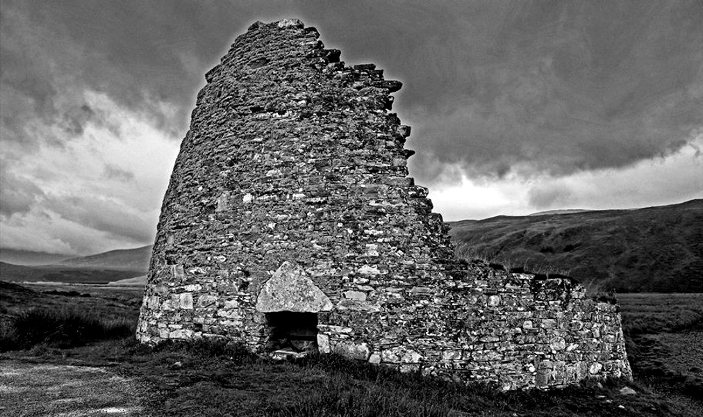 Pictish Tower ( Broch ) of Dun Dornaigil near Ben Hope in Highlands of Northern Scotland