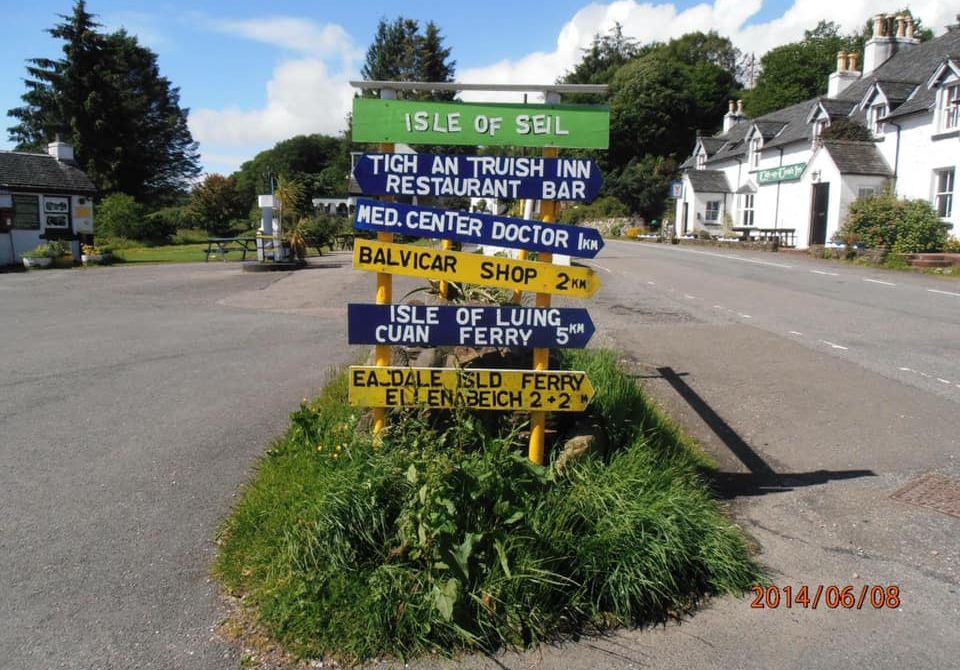 Signpost at Clachan Bridge