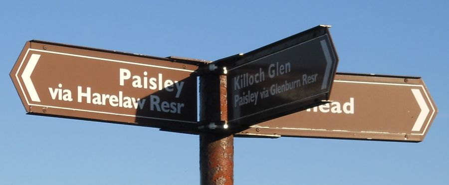 Signpost in Gleniffer Braes Country Park